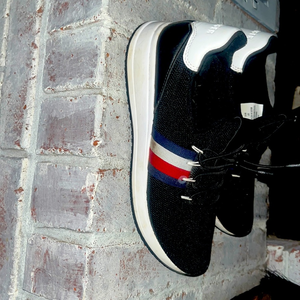 Black Tommy Hilfiger Sneakers | Size 8